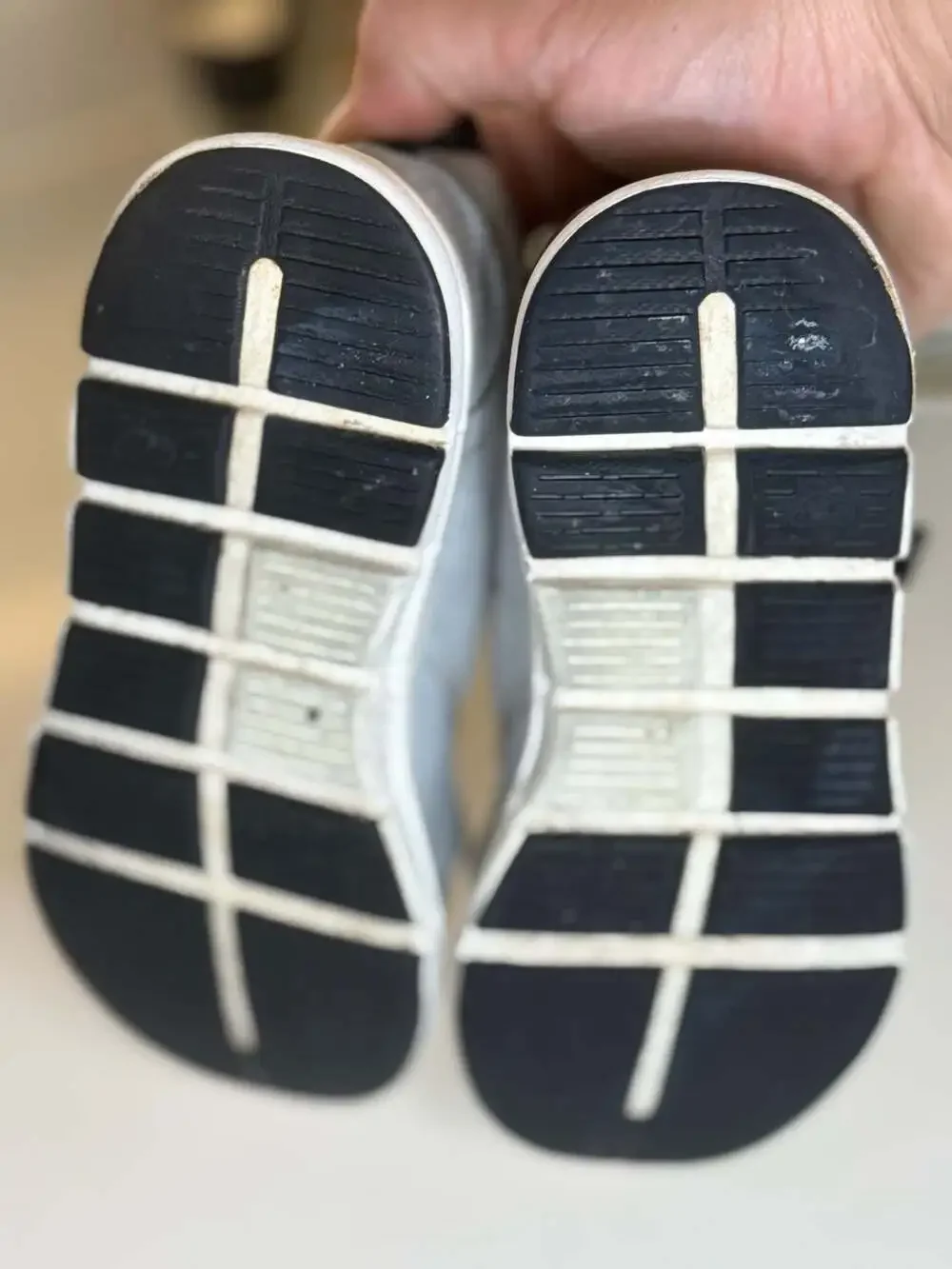 On Running Cloud Play Kids Sneakers Grey White Hook and Loop